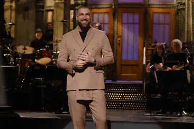 Travis Kelce says hosting ‘SNL’ was hard since he can’t ‘read that well’: ‘F–ked situation’