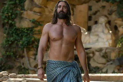‘Foundation’ Star Lee Pace Reveals Why He Had “Smears of Cat Food” on His Body in Season 3: “I’m A Big Fan of the Ferrets”