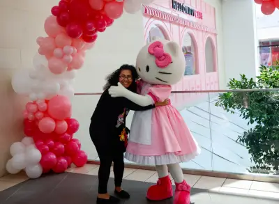 Hundreds of fans welcome Hello Kitty and her new cafe