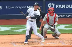 Yankees’ new third baseman Ryan McMahon dazzles at plate and in field in badly needed win over Phillies
