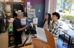 California restaurants will have to disclose food allergens on their menus under new law