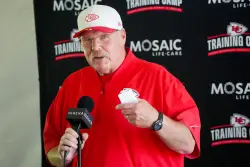 Andy Reid hypes ‘svelte’ Travis Kelce after transformative offseason: ‘He looks 20’