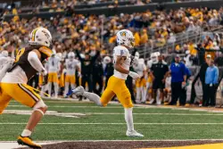 San Jose State blows 14-point fourth-quarter lead, falls 35-28 to Wyoming in wild finish