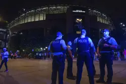 Bulls, White Sox owner Jerry Reinsdorf to be deposed for lawsuit after fan was shot