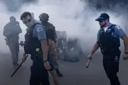 Chicago police ordered to ignore border patrol agents’ plea for help while surrounded by angry mob of protesters