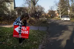 Delistings jump nearly 50% as sellers fail to find buyers for their homes