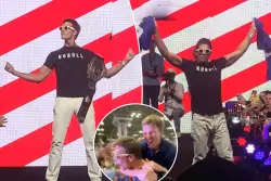 Tom Brady ‘spits’ on Jets jersey, rips up Eli Manning one in Fanatics Fest WWE heel entrance