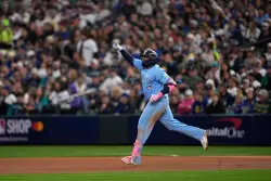Guerrero, Springer sparks Blue Jays, cut Mariners’ ALCS lead to 2-1 with 13-4 rout