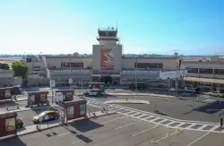 California’s Hollywood Burbank Airport to go hours without on-site air traffic controllers as government shutdown drags on